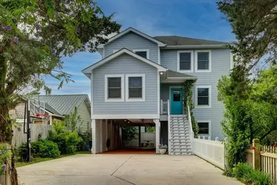 Image de The Dolphin House - Spacious Ocracoke Home in a Quiet Neighborhood