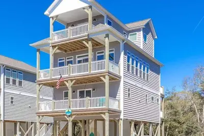 Image de Arendelle - Beautiful 5 Br Home on a Quiet Street; Elevator; Pet Friendly!