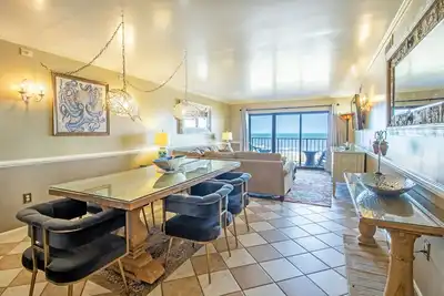 Image de Oceanfront views, Full Kitchen, Prime Location!
