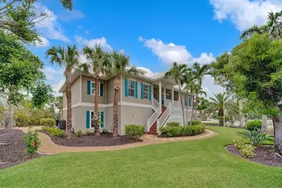 Image de Paradise Point: Beautiful Pool Home in Beachview!