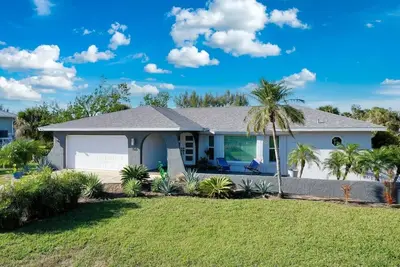 Image de Shell Haven: Updated Pool Home, Golf Cart, Dogs Ok
