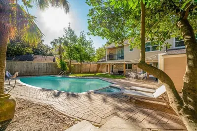 Image de Bright and Spacious Home for w Pool -over 30 Nights-