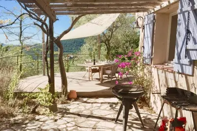 Image de Hibou Heights: Magnifique demeure dans les arbres