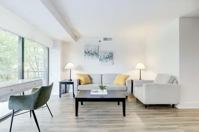 Image de 2br Apartment with Spacious Layout