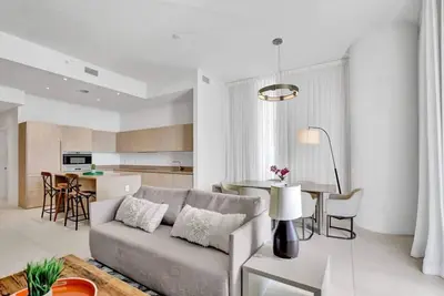 Image de Upscale Ocean Front Condo With High Ceilings