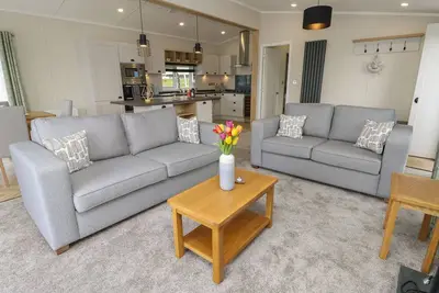 48 Crosswinds, luxury holiday cottage, with pool in Bembridge