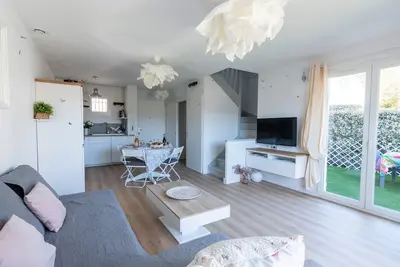 Image de La Petite Poule Rousse - Maison avec piscine