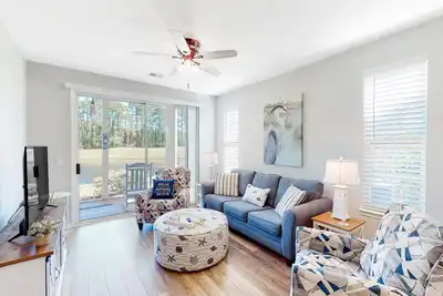 Image de 1st-floor waterfront condo in Sunset Village at Sandpiper Bay Golf Club