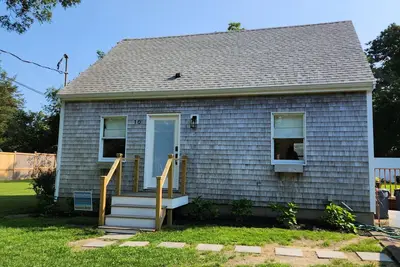Image de Cozy 3 Br/2 Ba Cape Cod In Quiet Neighborhood. Close To Ob Center And Lagoon.