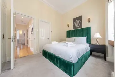 2b Apartment next to Park Lane