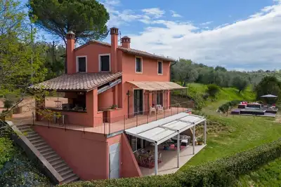Image de Villa à Palaia avec piscine, jacuzzi, climatisation, véranda, barbecue, jardin et vue