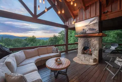 Image de Heights Haven | Designer Mtn Escape + Sunset Views