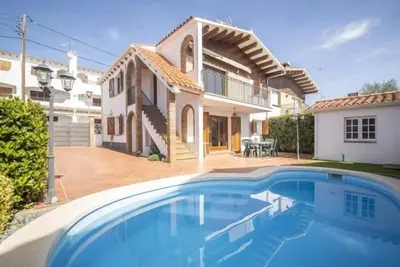 Image de R145 Villa en Roda de Bera