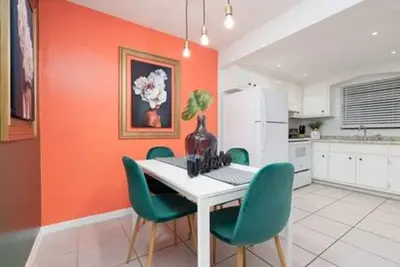 Image de Vibrant Beachside Retreat | Prime Location!