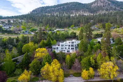 Image de Lakefront Estate on Lake Okanagan\n