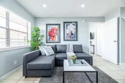 Image de Beachside Bliss: Luxurious 2 Bed, 2 Bath Apartment - Your Coastal Sanctuary