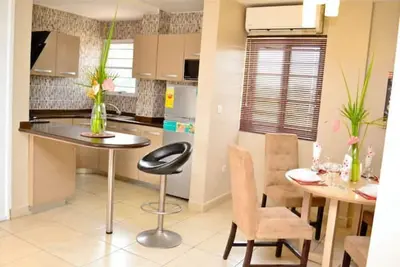 Image de 15 Minutes from Kwame Nkrumah Memorial Park  2bdr apartment/2. 5 Bathrooms