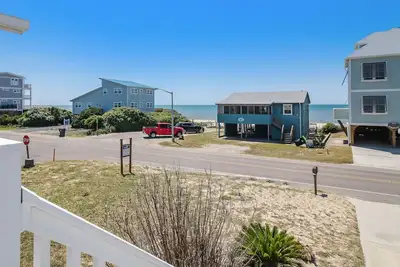 Image de Beautiful Oak Island Ocean View home only steps to the Beach and Boat Launch!