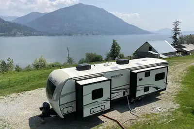 Image de Hawkins Point on Lake Pend Oreille Rv site with fire pit