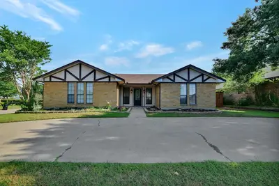 Image de Great Home with Southern Charm and Great Space