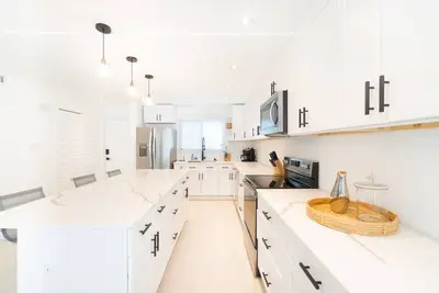 Image de Sunset Cove- Perfect location, renovated condo