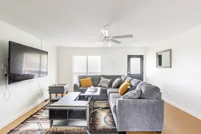 Image de Spacious and Cozy home in a great area!