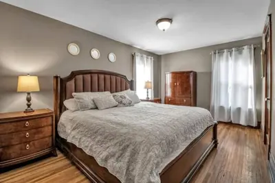 Image de The Rectory - 5 Bedrooms, 1800sf, Niagara Us