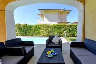 Villa Iris a Manerba del Garda By Bookinggardalake