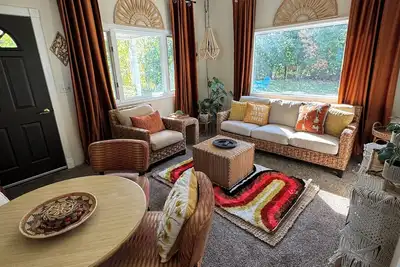 Image de Bright Boho Walkable House Bars Beaches Bike Path Downtown