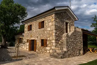 Kamena Kuća Vegar - Rustic Stone House
