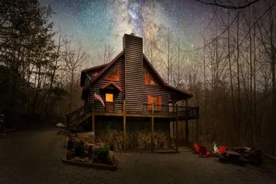 Image de ♨️Hot Tub - 🎲Game Room - 🔥Fire Pit - 🕹️Arcade
