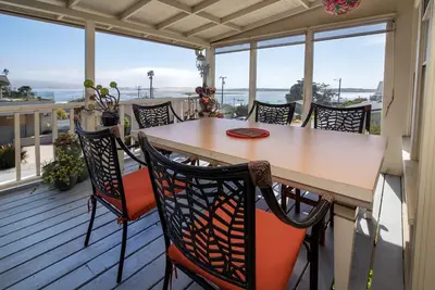 Image de The Miramar House: Spacious Home with Mid-Century Flair and Amazing Views