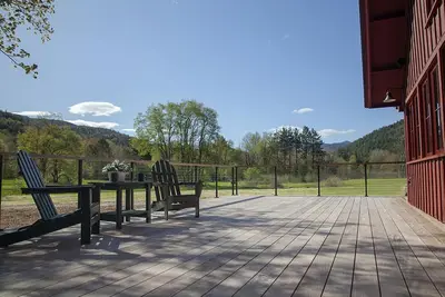 Image de Red House- Eco Design with Tesla Charger