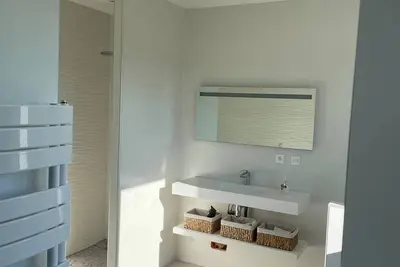 Image de grande villa avec piscine et Spa intérieur