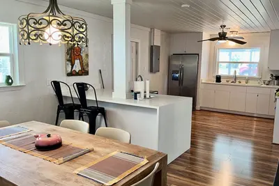 Image de Modern Beach House Minutes from White Sand Beaches, Secure Boat Parking