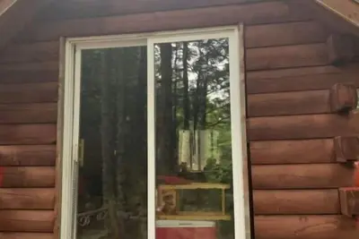 Image de Off Grid Sunset Woods Cabin