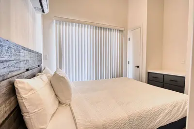 Image de Brand New Cabin along the Colorado River!