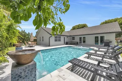 Image de Beautiful new house in Delray with heated pool & game room. Close to boca!