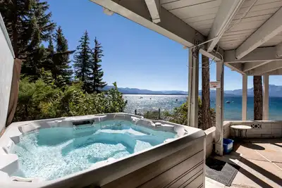 Image de Marla Bay Lakefront Escape with Game Room and Private Hot Tub, Sleeps 10