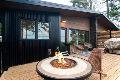Image de Sea, Sunrises, Sauna | Oceanfront Stylish Retreat