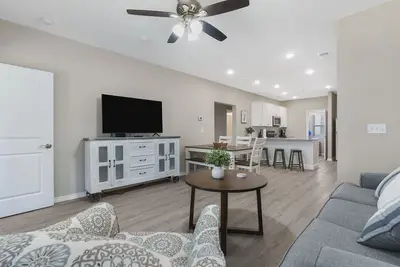Image de New Construction! Spectacular location close to the Branson Strip, Sdc & TRLake!