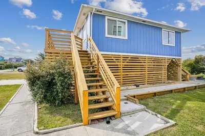 Image de 4 bedroom in Nags Head, 5 minute walk to the beach! Outdoor amenities galore!
