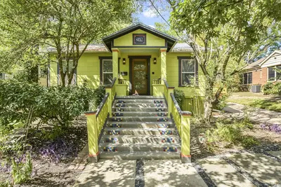 Image de Charming Tarrytown 1946 Bungalow Fully Renovated!