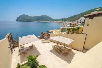Villa 'Chiara' près de la mer avec vue sur la mer et terrasse
