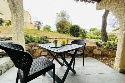 Image de Studio en rez-de-chaussée avec terrasse, parking, à 1 km de la plage - Lumio