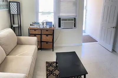 Image de Better than a 4-bedrm  2-bathrm, 2-Kitchens, 2 Living rm