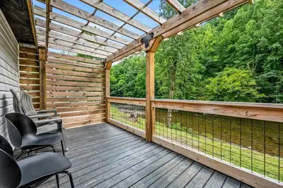 Image de Riverfront Cottage w\/ Fishing | Grill | Fire Pit | Short Drive to National Park