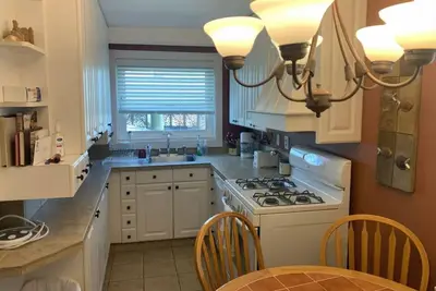 Image de Tren24 - 7br+ 3ba private pool just a block to beach\/boards! 12 Badges!