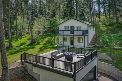 Image de Rooftop deck, access to Lake Blaine, near Glacier