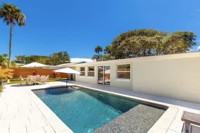 Image de Pool home! Beachside Nsb!